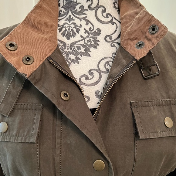 Military Green Jacket, Size M - Picture 3 of 9